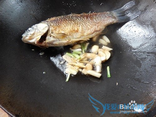 家常下饭菜:红烧鲫鱼豆腐