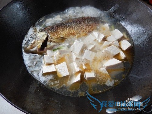 家常下饭菜:红烧鲫鱼豆腐