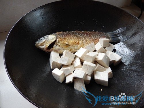 家常下饭菜:红烧鲫鱼豆腐