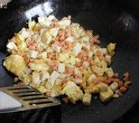 蛋包豆腐丁一道不可多得的美容佳品