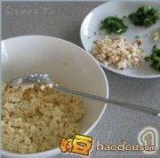 怎样做棕香粉蒸豆腐球
