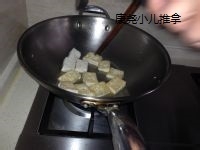 为小朋友做美味健康菜-香煎豆腐