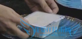 如何取出完整的盒装豆腐