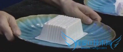 如何取出完整的盒装豆腐