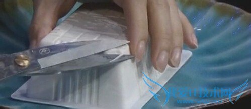 如何取出完整的盒装豆腐
