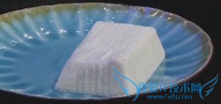 如何取出完整的盒装豆腐