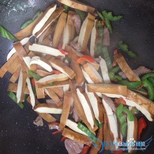 自创荤菜:卤豆干炒青红双椒肉丝