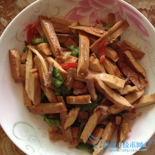 自创荤菜:卤豆干炒青红双椒肉丝