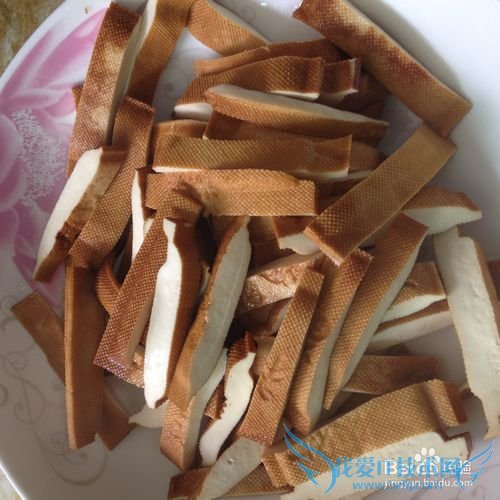 自创荤菜:卤豆干炒青红双椒肉丝