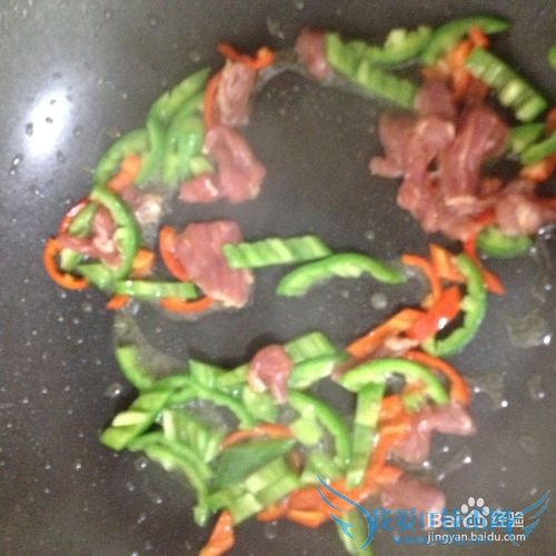 自创荤菜:卤豆干炒青红双椒肉丝