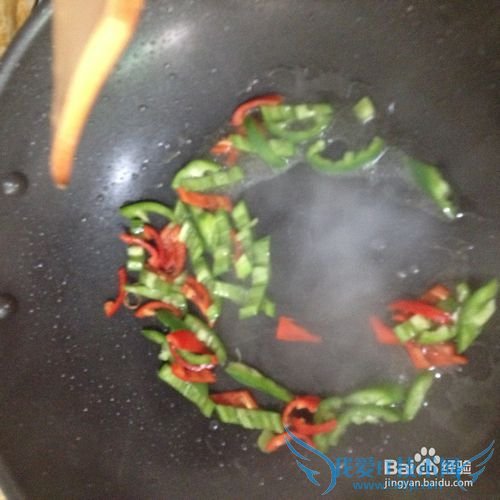 自创荤菜:卤豆干炒青红双椒肉丝