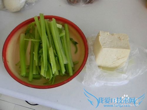 家常小炒——芹菜炒豆腐