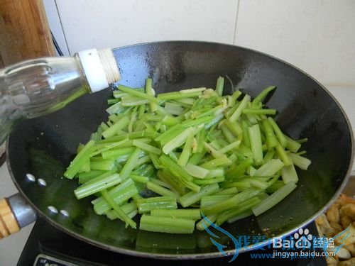 家常小炒——芹菜炒豆腐