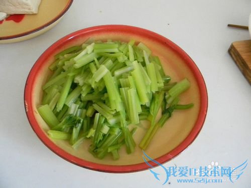 家常小炒——芹菜炒豆腐