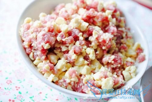 我与大同之如何制做月见紅茄豆腐燉肉