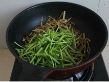 茶树菇菇炒茼蒿