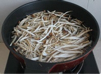 茶树菇菇炒茼蒿