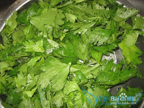 夏日降压菜——芹菜叶拌豆腐