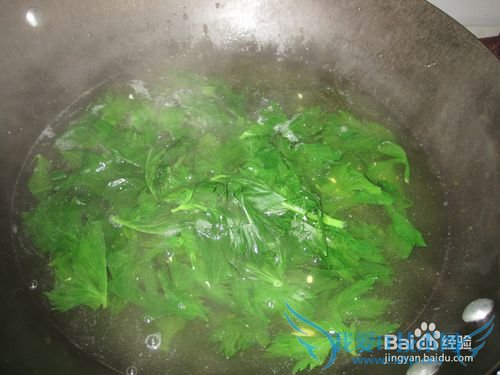 夏日降压菜——芹菜叶拌豆腐