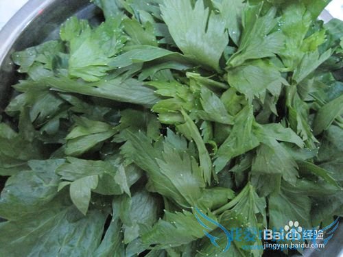 夏日降压菜——芹菜叶拌豆腐