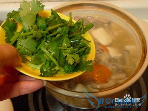 温暖鲜美的----鲜虾豆腐菌菇煲