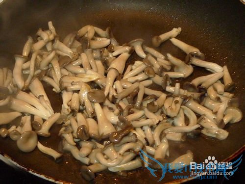 温暖鲜美的----鲜虾豆腐菌菇煲