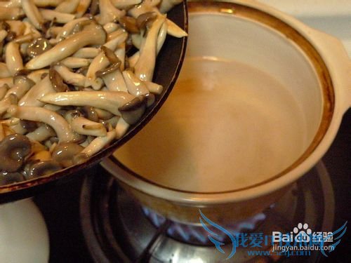 温暖鲜美的----鲜虾豆腐菌菇煲