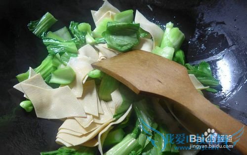 浓汤宝菜芯煮豆腐皮的介绍