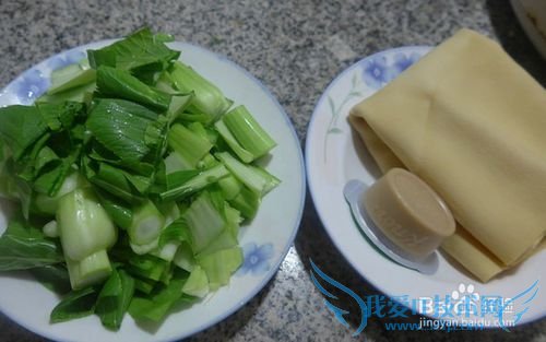 浓汤宝菜芯煮豆腐皮的介绍