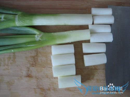 缓解头痛的药膳——炸葱管豆腐