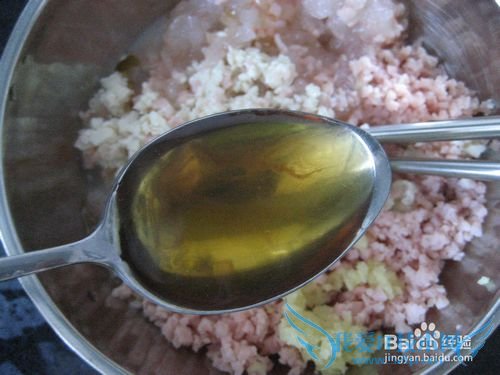 缓解头痛的药膳——炸葱管豆腐