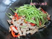 小儿补钙毛芹-炒五香豆腐