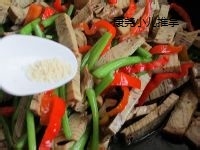 小儿补钙毛芹-炒五香豆腐