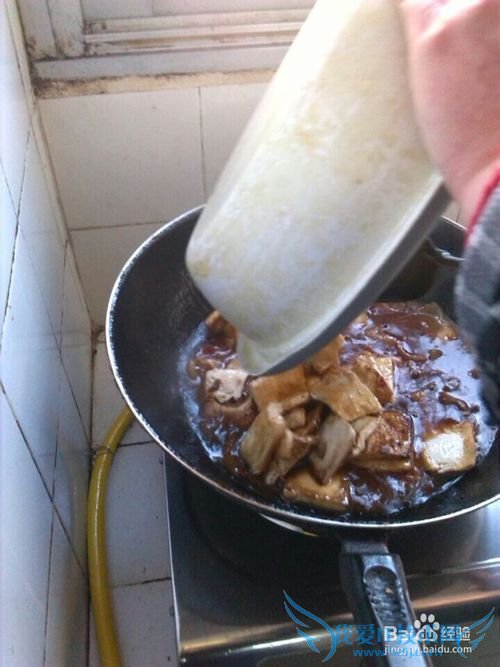 怎样制作美味的腊肉炖豆腐火锅?