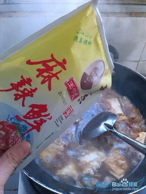 怎样制作美味的腊肉炖豆腐火锅?