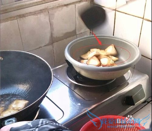 怎样制作美味的腊肉炖豆腐火锅?