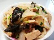 木耳烧豆腐的做法