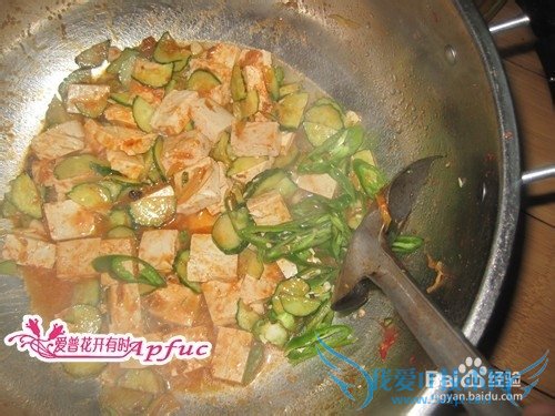 青青白白------炒豆腐黄瓜