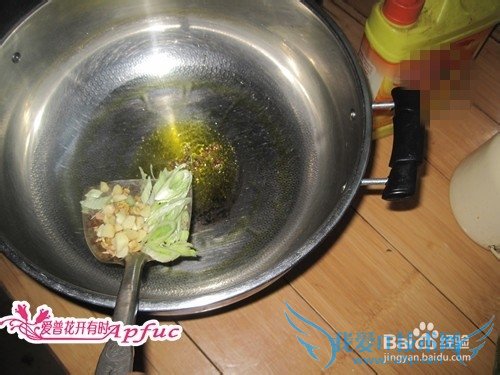 青青白白------炒豆腐黄瓜