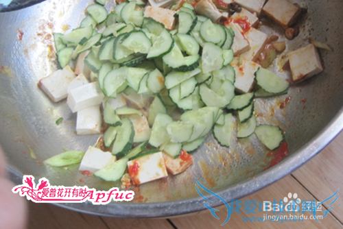 青青白白------炒豆腐黄瓜