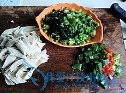 雪菜炒豆腐皮的做法