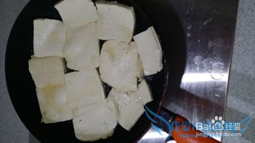 家常芹菜煎豆腐的做法(适合孕妇)