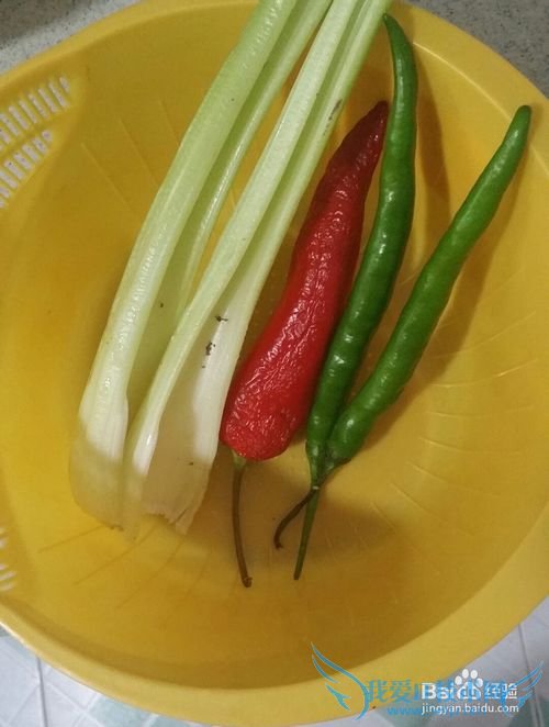 家常芹菜煎豆腐的做法(适合孕妇)