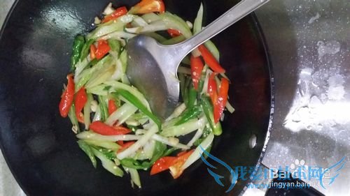 家常芹菜煎豆腐的做法(适合孕妇)