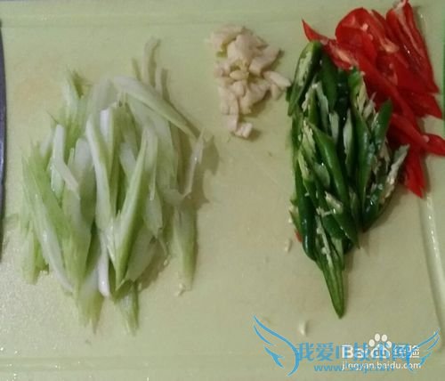 家常芹菜煎豆腐的做法(适合孕妇)