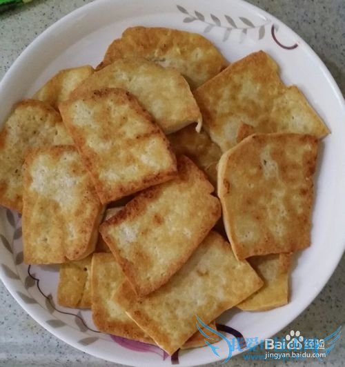 家常芹菜煎豆腐的做法(适合孕妇)