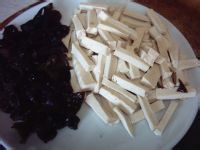 木耳辣炒千叶豆腐的做法