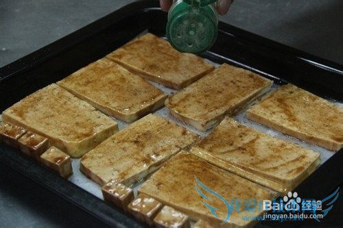 简简单单烤豆腐,也可以当零食吃哦
