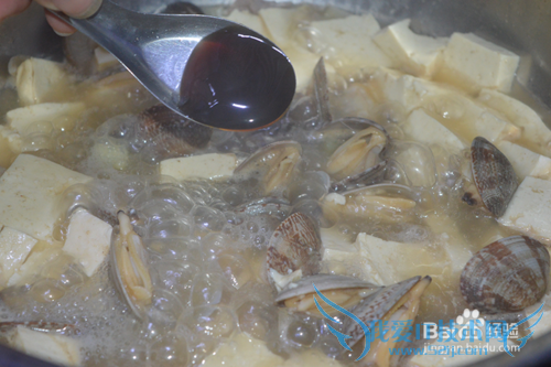 蛤仔香菇烧豆腐的做法