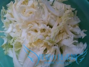 如果在微波炉中做白菜炒回锅肉?